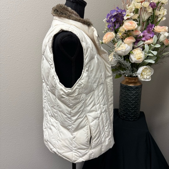Eddie Bauer White Down Puffer Vest L Faux Fur Collar Winter Warm Outerwear - Picture 6 of 12